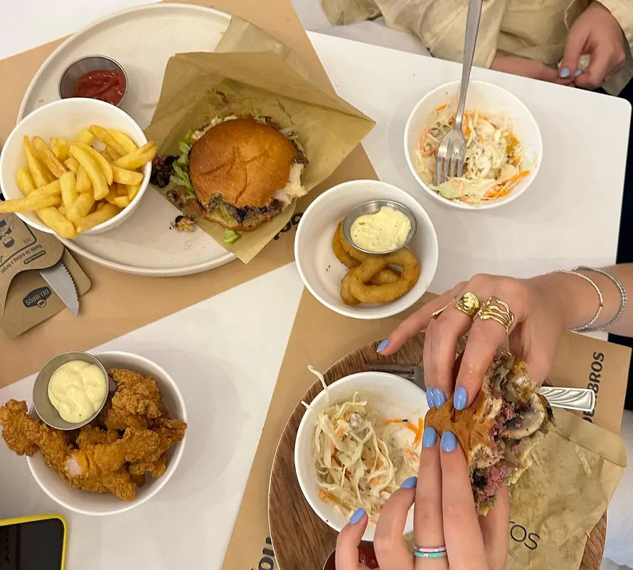 Image of Delibros' customers enjoying their burgers